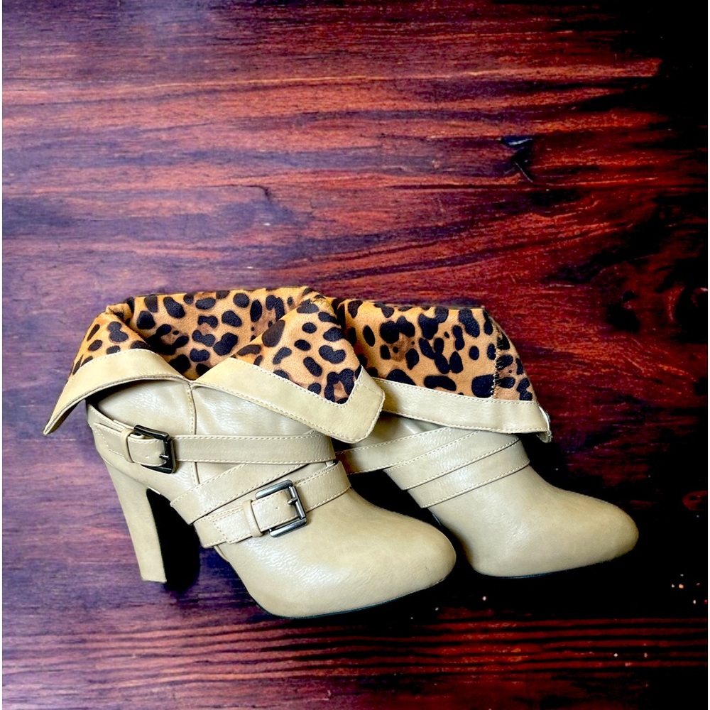 Leopard inner design ankle boots